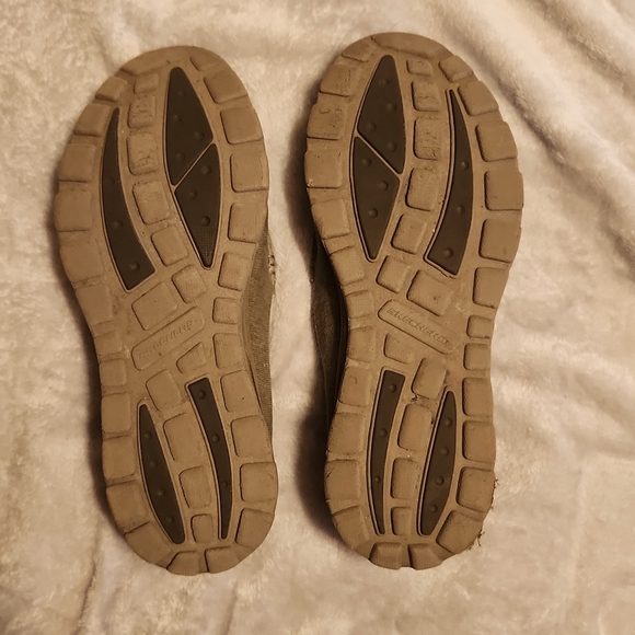 Sketchers canvas slip ons - Picture 3 of 6